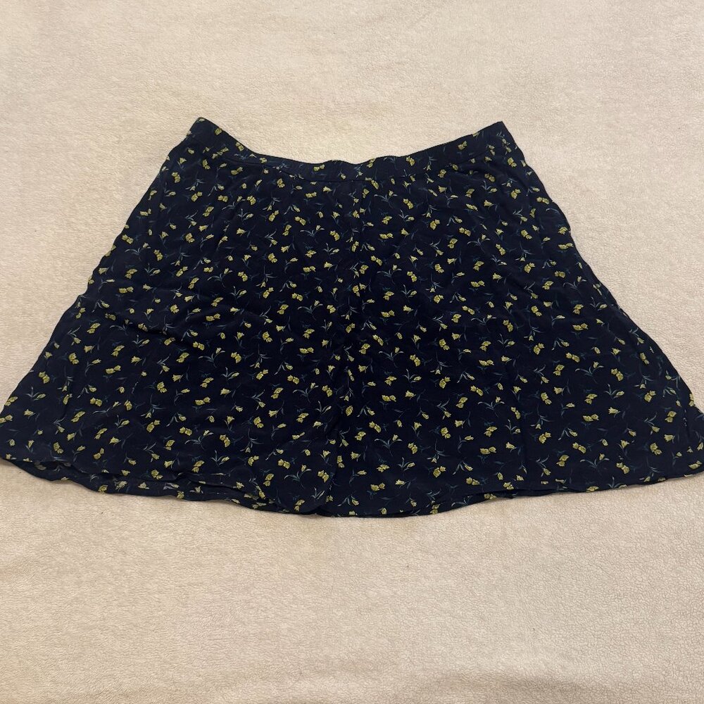 Crepe Floral Mini Skirt Size M